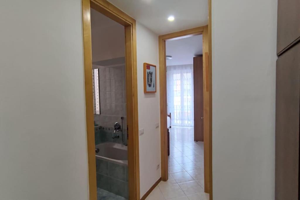 Elegante Alloggio Zona Storica Lecco Bagian luar foto
