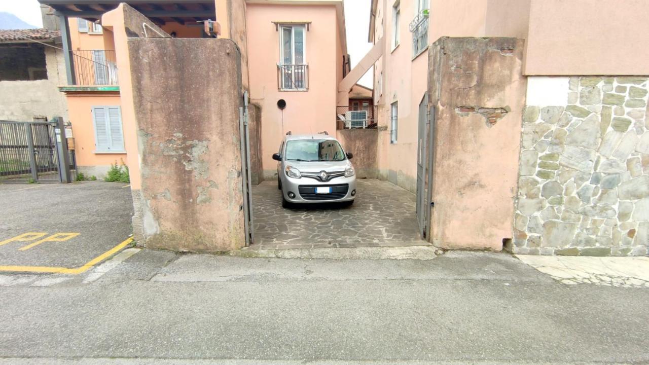 Elegante Alloggio Zona Storica Lecco Bagian luar foto